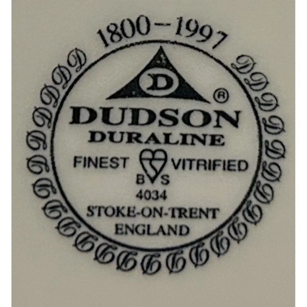 (1) Dudson Duraline 4034 White Vitrified‎ China Plate Scalloped Tan Rim England